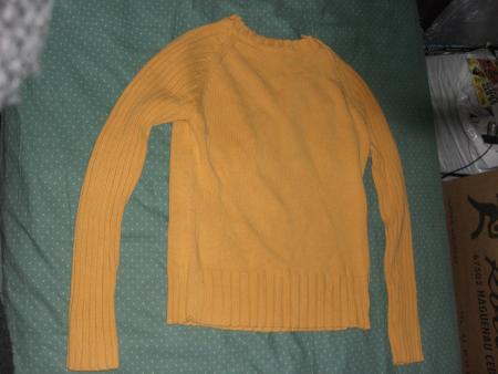 Pull jaune orangé manche longue avec tirette au col